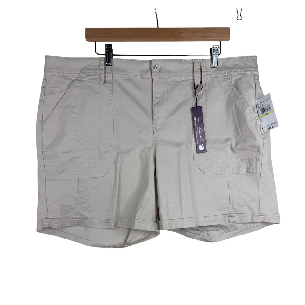 NWT Gloria Vanderbilt Patch Pocket Utility Shorts size 18 W Stonewood Cream